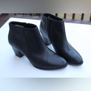 Vionic Georgia studded  ankle boots